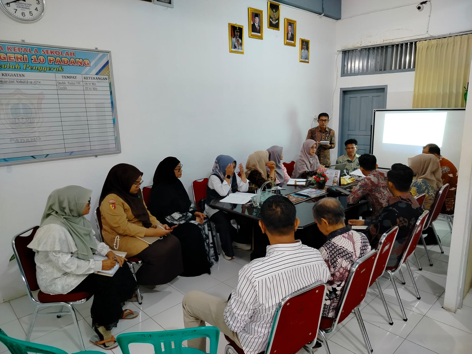 SMAN 10 Padang Perkuat Sinergi Lintas Sektor: Gelar Sosialisasi SPMB 2026 Bersama Pemangku Kepentingan Kecamatan Padang Timur