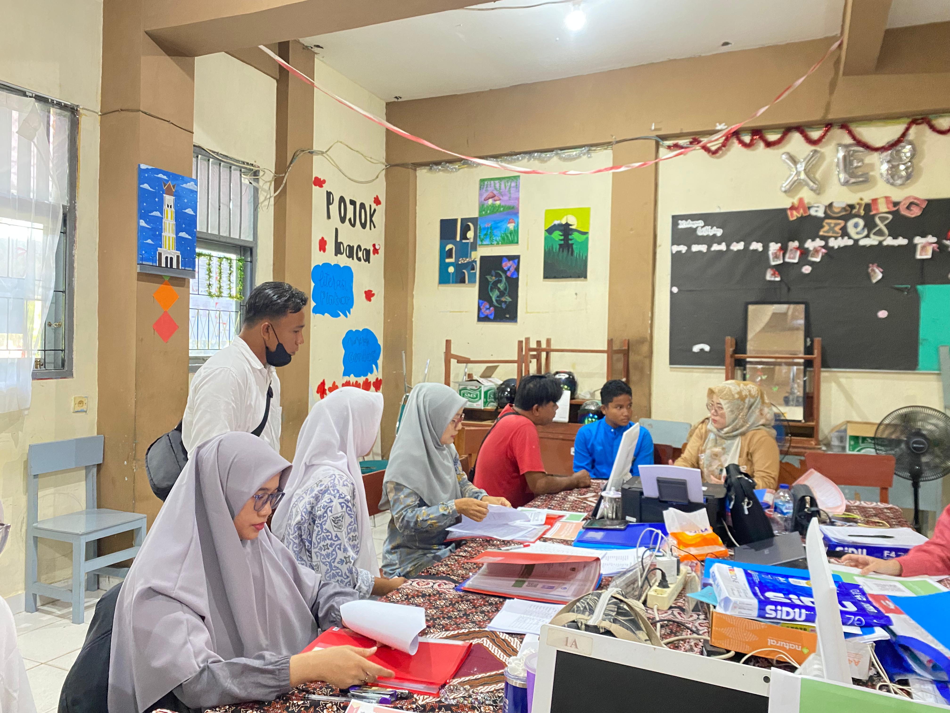 Siswa Mendaftar Ulang